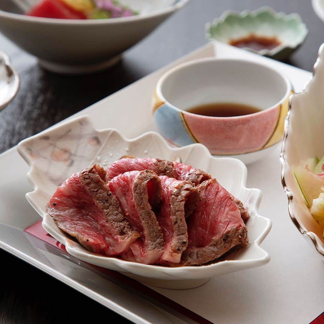 のインスタグラム：「＼フォロー＆いいね！で無料ご招待／⠀ ⠀ 新横浜グレイスホテル 『日本料理 ぎん』🍣✨ リニューアルオープン試食会のご案内⠀ ⠀ お待たせいたしました！⠀ このたび「日本料理 ぎん」のオープンに先立ち⠀ 特別試食会を下記日程で開催させていただきます。⠀ ⠀ 食の情報を発信するのがお好きな方など、⠀ 抽選で3名様に無料でご招待いたします。⠀ ⠀ 店舗のご紹介とともにお料理をお召し上がりいただき、⠀ 私たちの想いを感じていただければ幸いです。⠀ 和食の伝統を忠実に守り、さらに新しい技法をひとさじ加えた⠀ 伝統と進化の融合を感じていただける"日本料理ぎん"をお楽しみください✨⠀ ⠀ 日程：2020年9月14日(月)⠀ 時間：11:00〜12:30⠀ 場所：新横浜グレイスホテル B1F日本料理ぎん⠀ ⠀ ■応募期間⠀ 2020年9月1日(火)〜2020年9月6日(日)⠀ ⠀ ■応募方法⠀ ①日本料理ぎんのInstagramアカウント( @nihonryouri_gin )をフォロー⠀ ②こちらの投稿に「参加希望」とコメント⠀ これで応募完了です！リポスト大歓迎♪⠀ ⠀ ■当選者数⠀ 3名様(お一人でのご参加に限ります)⠀ ⠀ ■当選者へのご連絡⠀ 当選された方にはInstagramのDMにてご連絡させていただきます。⠀ ⠀ ■注意事項⠀ ＊抽選対象は応募の①と②を満たした投稿のみとなります。⠀ ＊当選時にフォローを外されている方、非公開設定をされている方は対象外となります。⠀ ＊選考にまつわるご質問、お問い合わせはお受けしておりません。⠀ ＊会場までの往復交通費はご自身でご負担いただきます。⠀ ＊当日の様子は撮影させていただき、当社のPR活動に使用させていただきます。⠀ ⠀ みなさまのご応募お待ちしております✨⠀ ⠀ #新横浜グレイスホテル #日本料理ぎん #リニューアルオープン #キャンペーン #キャンペーン企画 #応募 #新横浜 #日本料理」