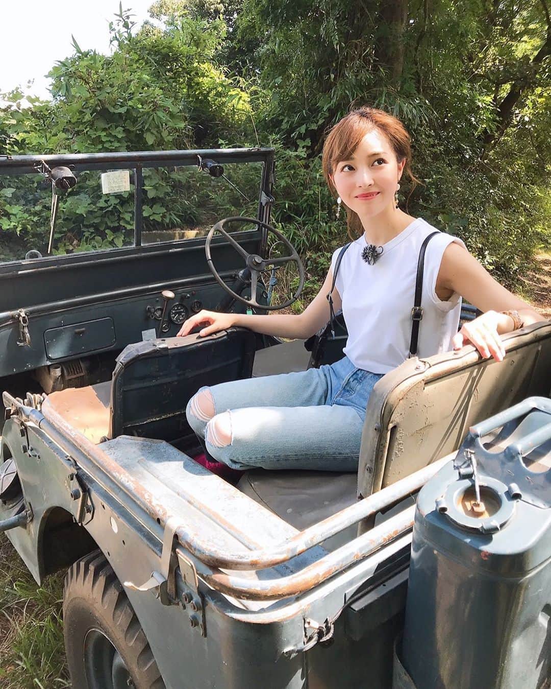 のインスタグラム：「今日の1枚📸#相模原 の#藤野 エリアを散策したよ🌞 。 9月だけどスゴく暑かったなぁ〜💦皆さん、体調管理には気をつけてくださいね！！ 。 #今夜#も#あっぱれKANAGAWA大行進#みてね#ダメージデニム#サスペンダー#ジープ#Jeep」