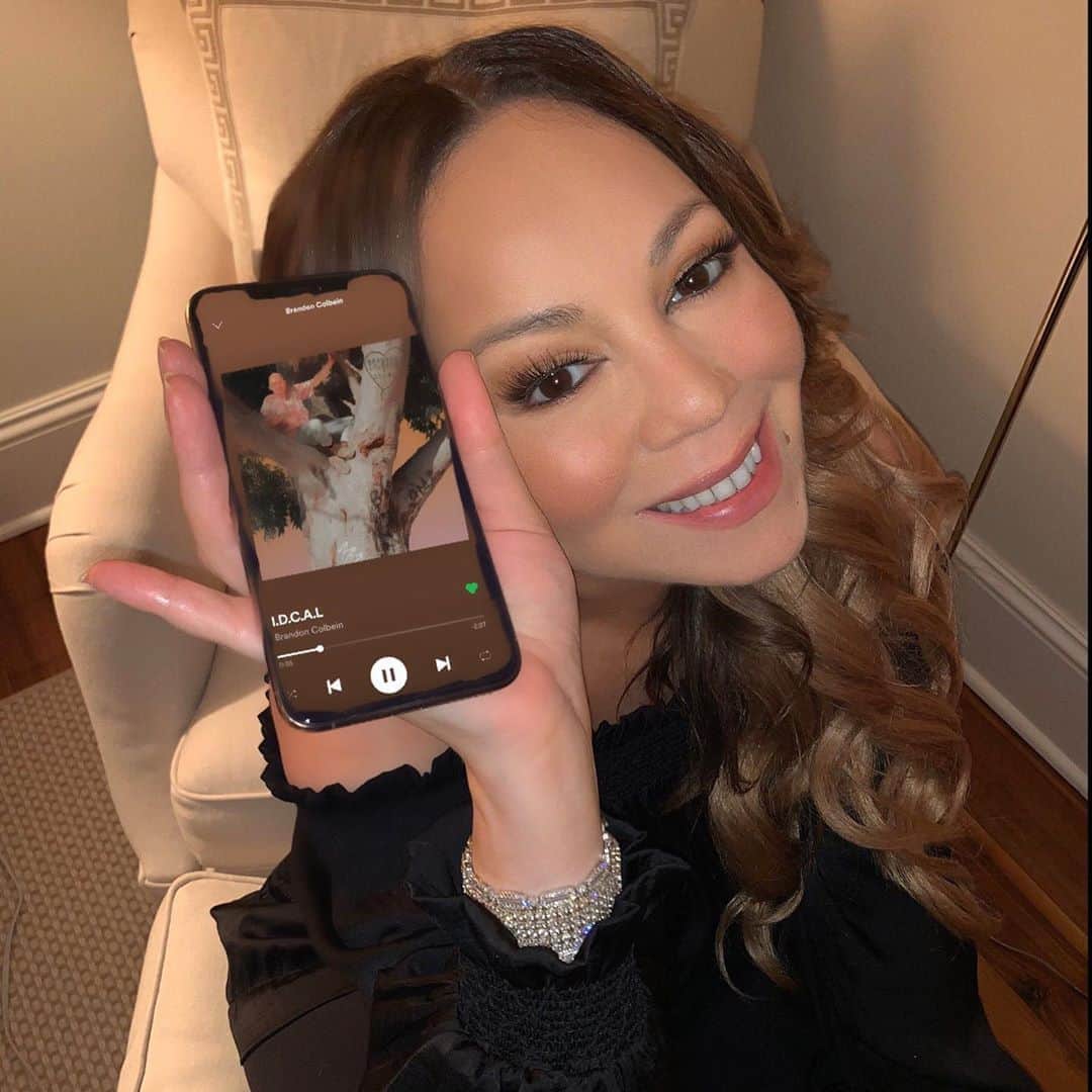 ブランドン・シェイアのインスタグラム：「Wow what an honor, the queen herself listening to my latest single #idcal conveniently available  everywhere. Some on twitter say it’s photoshop but I choose to believe she is out there, vibing hard... 🤟」