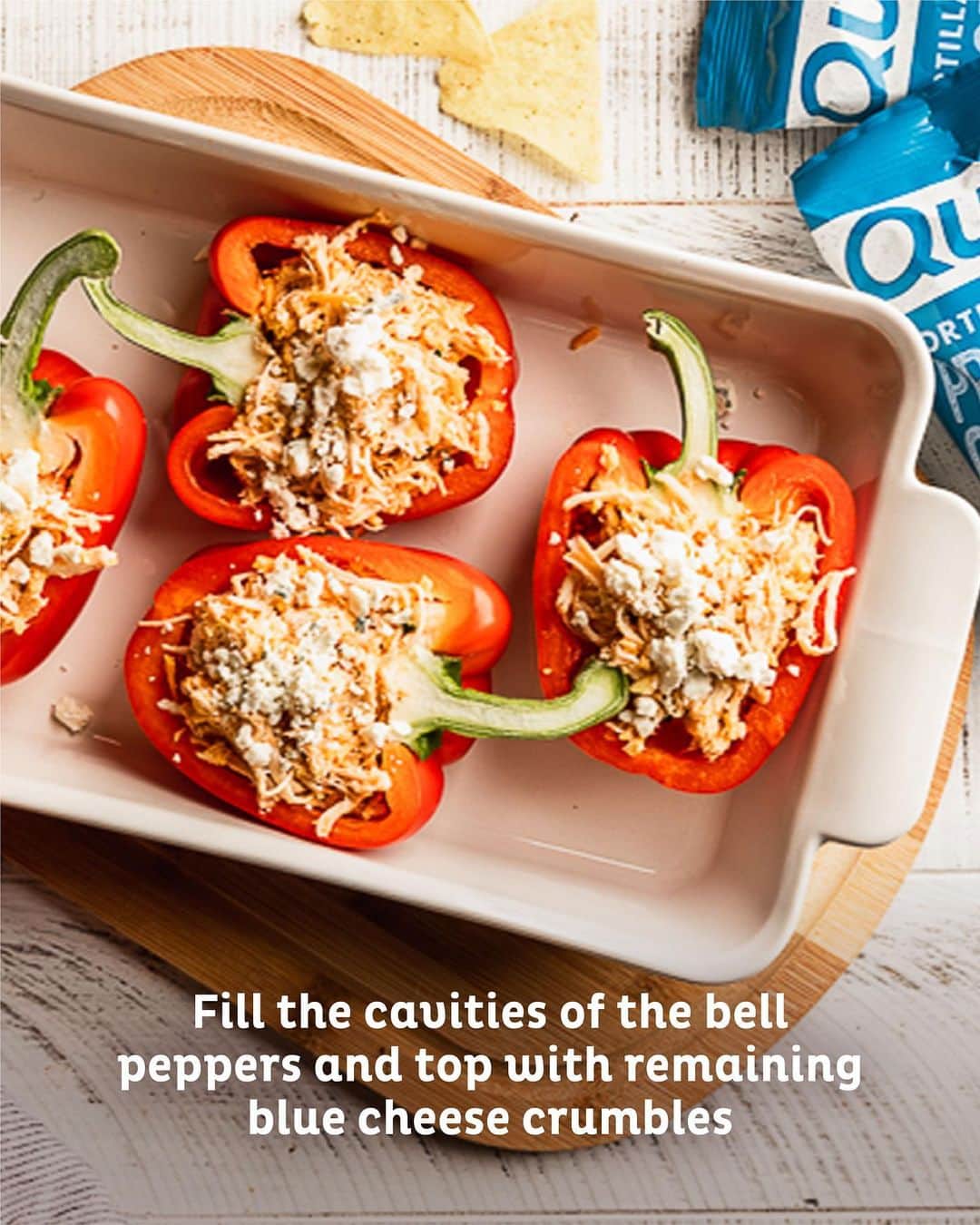 questnutritionさんのインスタグラム写真 - (questnutritionInstagram)「Try these Questified Stuffed Peppers! 💪🌶 👉SWIPE THROUGH📲 • Ingredients: 👉 2 bell peppers 👉 7 oz cooked & shredded chicken (about 1 ½ cups) 👉 ½ cup shredded cheddar cheese 👉 2 tbsp blue cheese, separated 👉 2 tbsp ranch dressing 👉 2 tbsp buffalo sauce 👉 1 bag Quest Ranch Tortilla Chips, crushed ⅛ tsp salt • #OnaQuest #QuestNutrition #QuestChips」9月6日 3時39分 - questnutrition
