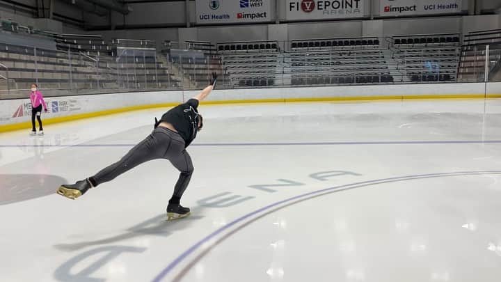 アダム・リッポンのインスタグラム：「This #RippOff is of the amazing @mskostner from 2018. She’s probably one of the best skaters ever and if you have never seen her perform this; go watch. And obviously @celinedion is always a good choice.」