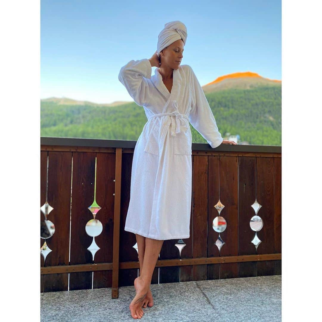 フェデリカ・ペレグリニさんのインスタグラム写真 - (フェデリカ・ペレグリニInstagram)「Quanto bella è la doccia calda di fine giornata?! 🧖🏼‍♀️🧖🏼‍♀️ sono pronta per questo sabato sera spumeggiante 💃🏼💃🏼🧐🤣」9月6日 2時36分 - kikkafede88