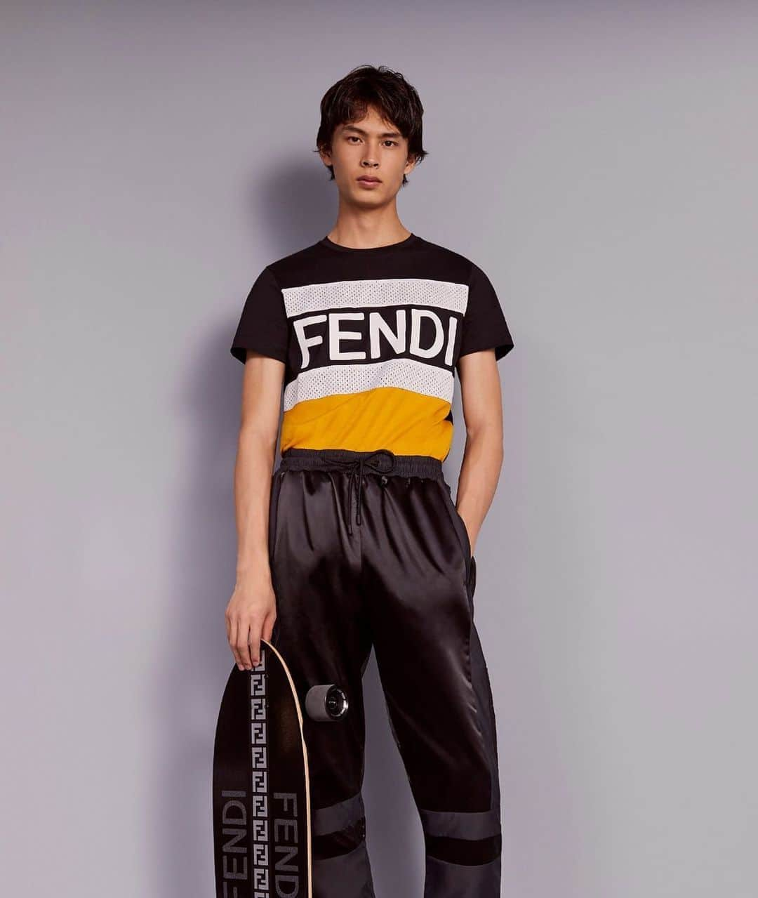 Fendiさんのインスタグラム写真 - (FendiInstagram)「Equal parts a streetwear must-have and a modern style statement – the #FendiPreFall20 surfskate might just be the season’s most covetable accessory. Head to the link in bio to catch it while you can.   Photographer: @josh._.hight Stylist: @ganio Models: Yang Hao & Mitchell Gorthy」9月6日 2時44分 - fendi