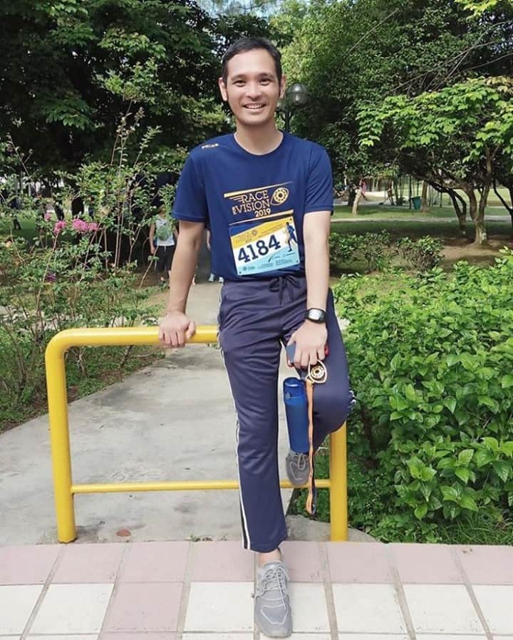 のインスタグラム：「With the help of people like @carlosapurco we have been able to support the mission to prevent unnecessary blindness. This year, we will be proudly contributing in the #raceforvision2020. ⁣ #Regram 📸 :@carlosapurco #CaringForSight #InternationalCharityDay #LoccitaneFoundation #RaceForVision #FightAgainstBlindness #Charity #LOccitane⁣」