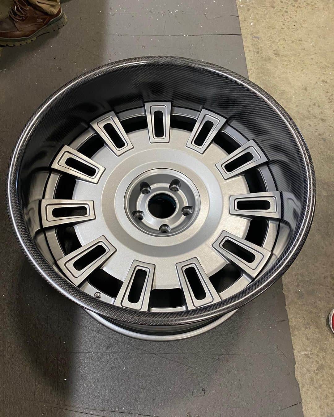 ハウィー・ケンドリックのインスタグラム：「I’d say these are spot on. @fatfendergarage #ruth #c10 @gsi_machineandfabrication」