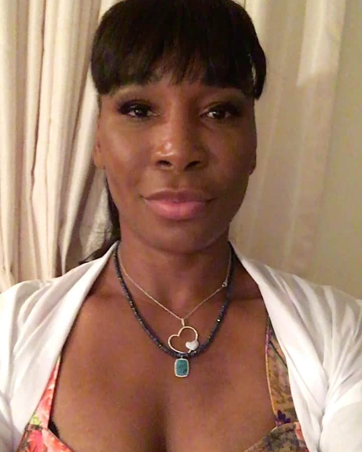 ビーナス・ウィリアムズのインスタグラム：「#ad Cheering on my faves (including my sis!) tonight and you can too using the Fan Cam, powered by @americanexpress . Download the US Open app, tap the megaphone in the top left. they'll be picking their favorites to play at the stadium」
