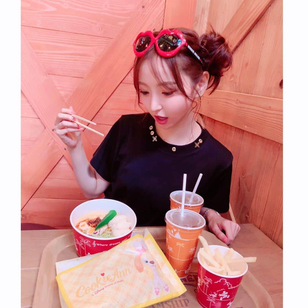 輝月あんりのインスタグラム：「迪士尼海洋♥︎♥︎♥︎  先月に続き今月はSeaに行ってきました🌊💓  #minniemouse #disneysea #holiday #japan  #taiwan」