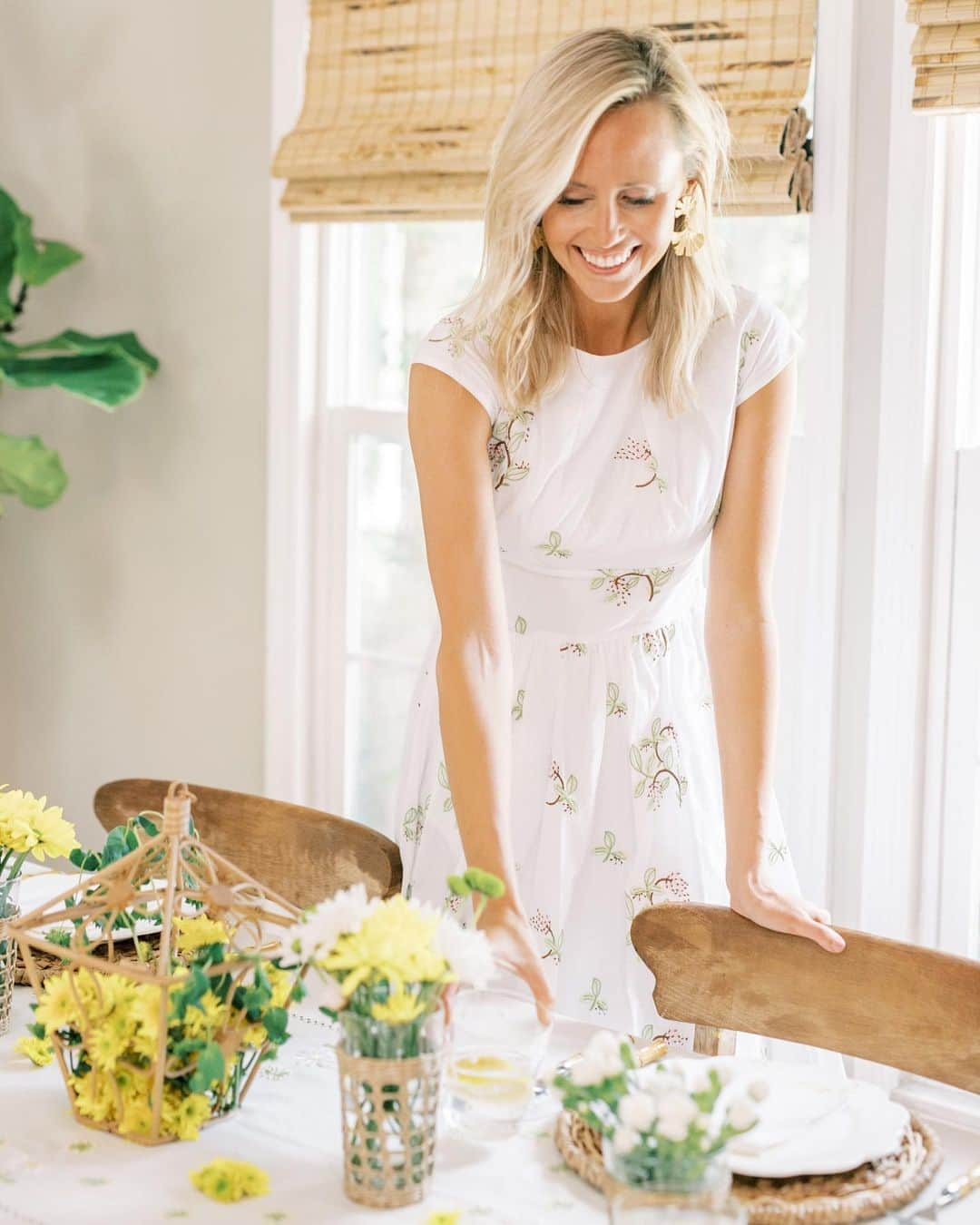 ブルックスブラザーズさんのインスタグラム写真 - (ブルックスブラザーズInstagram)「Brunchin' in Brooks. @SarahGTucker serves up a flowery #MyBrooksLook in a Floral-Embroidered Plaid Jacquard Dress. #BrooksBrothersWomen @ZacPosen #BrooksBrothers」9月6日 3時11分 - brooksbrothers