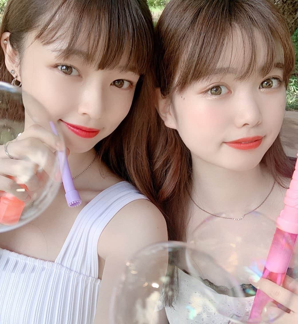 林みなみのインスタグラム：「エントリーＮｏ．3番のまりちゃんとツーショット👀💕 みんまりっ！🥰 3年生で一個上の先輩！お姉さんキャラで本当に頼りになる存在なんです😌 恥ずかしいけど書いてみるねまりな🤣 最近仲良すぎて笑い方と喋り方似てきたよね笑🤣 まりなは絶対イヤがるけど笑笑私は嬉しいよ🥺💖 今日も#みんぽち  ぜひ！お願いします✨  #みんまり #桜美林大学 #ミスコンファイナリスト」