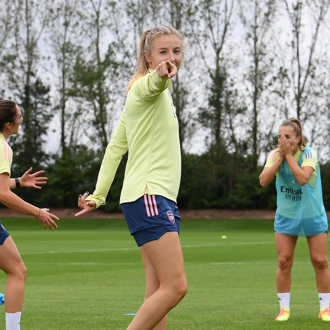Arsenal Ladiesさんのインスタグラム写真 - (Arsenal LadiesInstagram)「Hey. You. Yeah, you! 👋 did you know that we’re back in WSL action tomorrow? 😉」9月5日 18時52分 - arsenalwfc