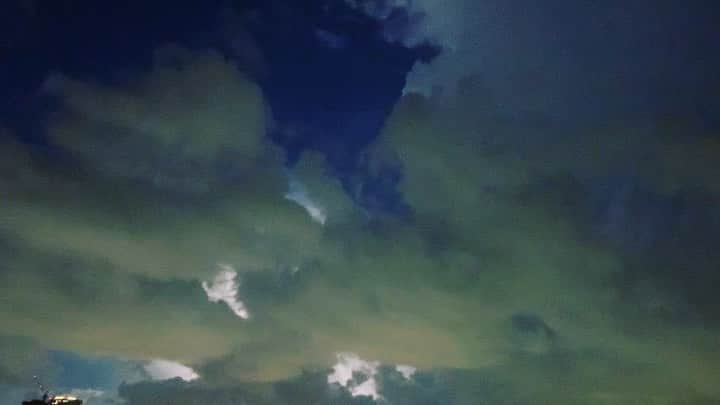伊勢谷友介のインスタグラム：「大気が不安定でございます。 ピカピカ⚡️ #thunder」