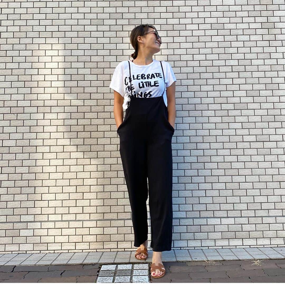 のインスタグラム：「@titivatejp の #細ストラップサロペット インナーを変えたりカーディガンで、今から秋まで使えていい感じ😊 ・ 今、送料無料になっているよ ・  #titivate #ティティベイト #titivatestyle #細ストラップサロペット ・ ・ ・  #coordinate#コーディネート#コーデ#FASHION#ファッション#ootd_cob#着回しコーデ#ponte_fashion#kurashiru#kaumo_fashion #大人カジュアル#ロカリ#プチプラミックス#mineby3mootd#カジュアル#シンプルコーデ#きょコ」