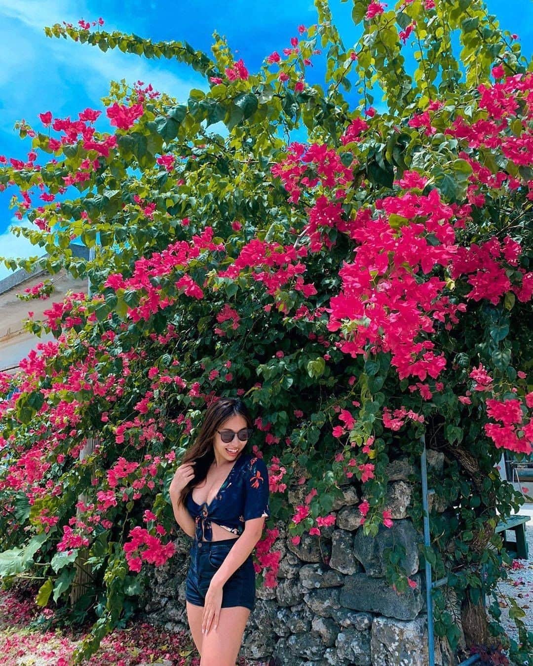 Be.okinawaさんのインスタグラム写真 - (Be.okinawaInstagram)「The beauty of bougainvillea stands out especially in the summer and the fall, and it paints our garden with lovely colors. Did you know the colored petal-like pieces are not actually flowers, but they are actually bract leaves?  📍: Taketomi Island, The Yaeyama Region 📷: @nyancyyy　Thank you for the lovely picture!  Please come and look for these delightful colors when the time comes. We look forward to welcoming you when things settle down. Stay safe! #okinawaathome #staysafe  Tag your own photos from your past memories in Okinawa with #visitokinawa / #beokinawa to give us permission to repost!  #ishigakiisland #yaeyamaislands #八重山諸島 #야에야마제도 #竹富島 #다케토미섬 ＃flowers #garden  #japan #travelgram #instatravel #okinawa #doyoutravel #japan_of_insta #passportready #japantrip #traveldestination #okinawajapan #okinawatrip #沖縄 #沖繩 #오키나와 #旅行 #여행 #打卡 #여행스타그램」9月5日 19時00分 - visitokinawajapan