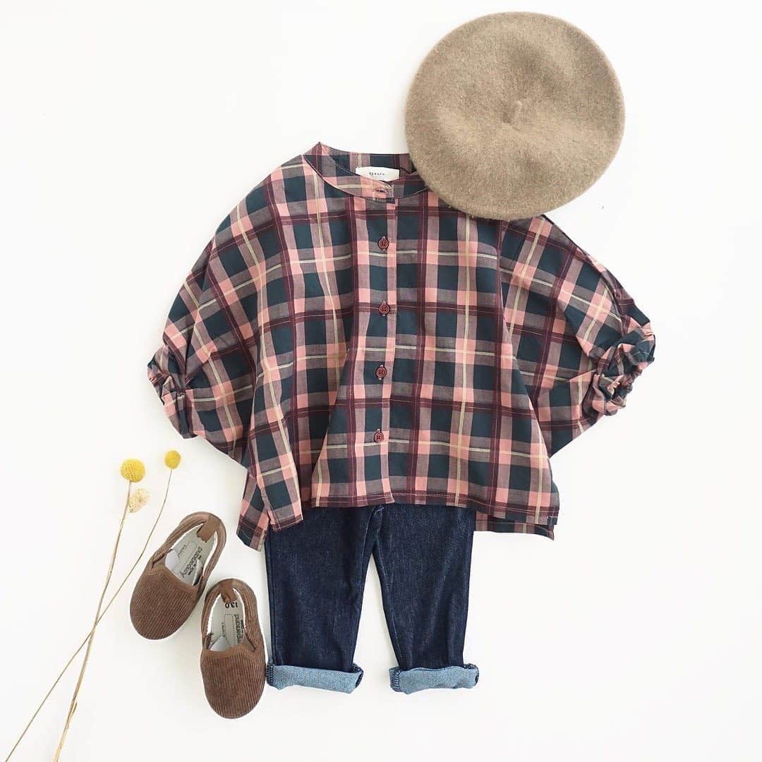 のインスタグラム：「【秋コーデの定番☝️チェックがかわいい💕】 . 少しずつ秋のアイテムを追加していきたくなる季節🍄 チェックを取り入れたら秋モードに😉 . 🧶チェック柄♪ワンピース size:80/90/100/110/120 price:2,900+tax . 🧶チェック柄♪ミディスカート size:80/90/100/110 price:2,300+tax . 🧶チェック柄♪ドルマンブラウス size:80/90/100/110 price:2,300+tax . 姉妹でスカートとトップスなどチェックリンクコーデも楽しめるんです👍 暑い夏でも取り入れられて 冬まで長く着られるオススメシリーズです‼️ . メーカー様も在庫がどんどん少なくなってきています💦 気になったらすぐにチェックしてくださいねっ✔️ . プロフィール欄のURLから今すぐGO💨 べびちゅHP上部のバナーからもチェックできますよ☝️ . . 📣合わせてチェック！ 期間限定☝️ ポイントUPキャンペーン開催中🎉 . このチャンスに❣️ 今すぐ！ログインしてお買い物😘 . 💡会員様だけのお得なキャンペーンです。商品代金の５％をポイントでもらえます💡 . 今回貯めたポイントを使えば、これからまだまだ登場する新作アイテムがおトクにGETできちゃう😍 . まだ会員でない方は先に登録してね！30秒もかからないよ👍 . ポイントUPキャンペーンは、9月7日(月)23:59まで⏰ . カートに入れてるアイテムはありませんか❓ このチャンスに、欲しいものぜーんぶ一緒にGETしちゃお🧚‍♀✨ . . #チェック #秋コーデ #べびちゅ #babychu #ig_kidsphoto #ig_babyphoto #かわいい #子供服 #ベビー服 #親バカ部 #女の子 #男の子 #娘 #息子 #赤ちゃん #ベビーコーデ #キッズコーデ #ベビーファッション #キッズファッション #出産祝い #baby #babychujp」