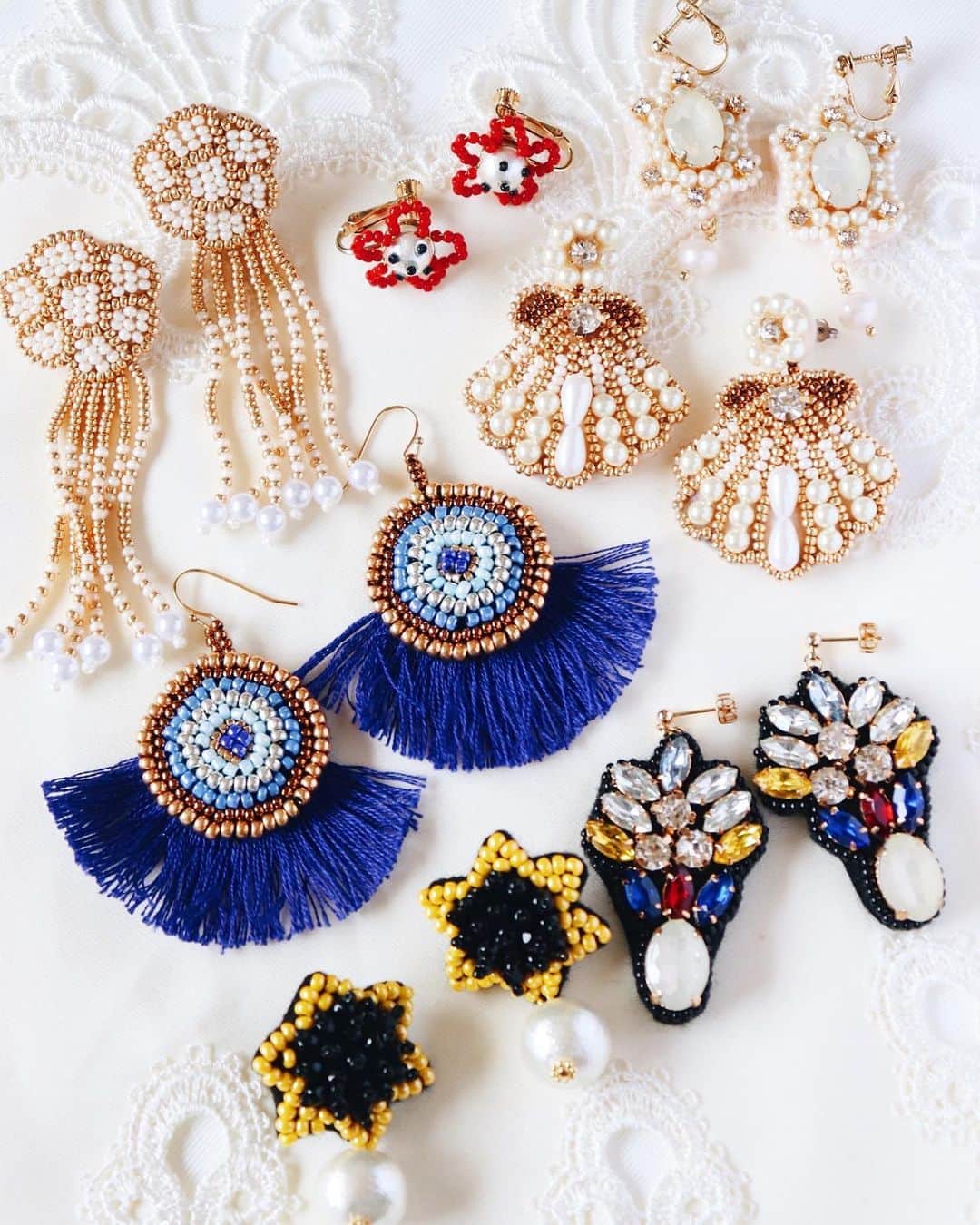 handmade shopのインスタグラム：「本日の21時からオンラインショップをオープンします👼✨﻿ ﻿ パンジーやyoutubeで制作したアクセサリーは﻿ 1点ものですので気になる方は﻿ お早めにチェックしてください❤️﻿ ﻿」