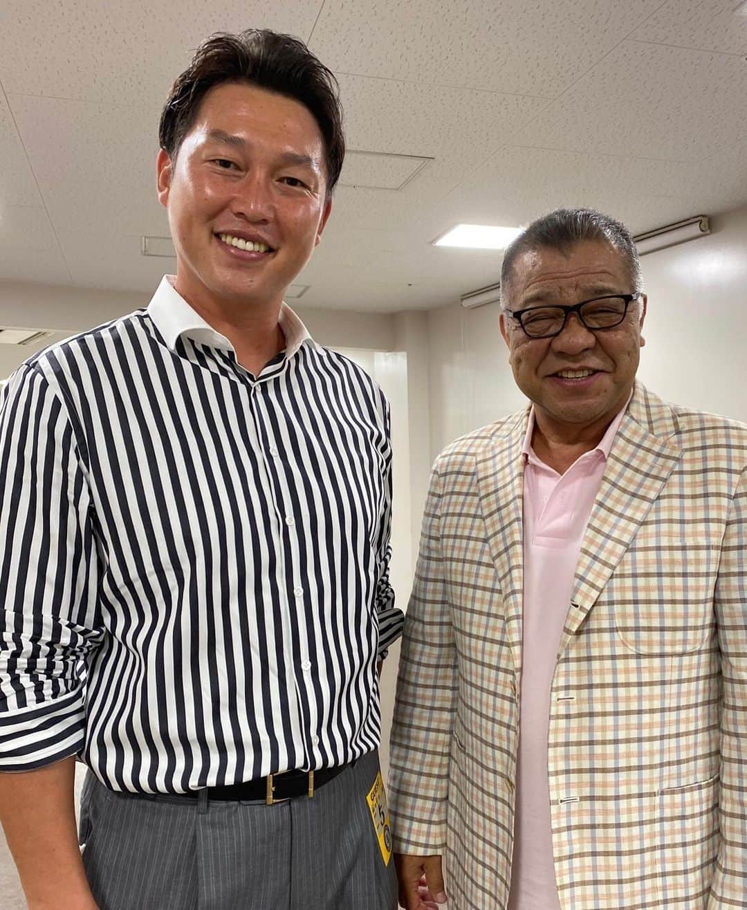 新井貴浩のインスタグラム：「「甲子園」  これから甲子園で解説です！！  MBSテレビ「ベースボールパーク」 19:00〜  #MBS #野球 #阪神タイガース #ジャイアンツ #甲子園 #応援 #声援 #新井貴浩」