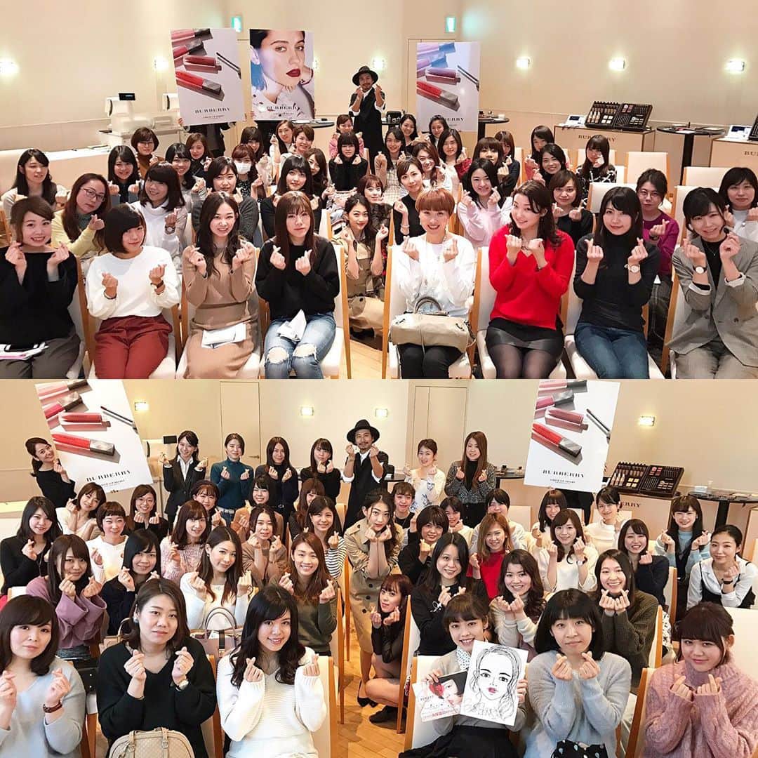 久保雄司さんのインスタグラム写真 - (久保雄司Instagram)「オンラインイベント開催💄 クボユウジ 2020AWコスメで旬ヘアメイク♪  はじめに謝ります🙏🏻 長いです。  僕は一般の皆様へ伝えていたあのイベントが忘れられません。  時代性もあり一般の方へのイベントは減りましたがどうしても復活させたいと思い、オンラインサロンをつくってイベント開催も一つの目標にして活動してますが、今はコロナ渦でオフラインでのイベント開催はまだ難しい。  そこでオフラインでのイベントが難しくなった4月頃からオンラインでのイベント開催までの仕組みとLIVE配信と環境設備をずっと勉強してきました。  そして、6月に自分の中で整理と決意しました。 【3ヶ月後にオンラインイベントを開催する】 配信に関してど素人の僕からしたら、何から手をつけていいかもわからない状態からの挑戦です。  ストリーミング配信ではなく、LIVE配信にこだわったのは、うまく編集をしてわかりやすくまとめるのではなく、リアルな言葉と緊張感、ありのままの思いと楽しさを伝えたいと思ったからです。  7月にはオンラインの可能性について同業者へ配信し、 8月には配信予定者に向けて僕がこの60日で学んだ事、失敗した事をお伝えしました  kuboさんのmessage  7月【楽しみを届けよう】 8月【これからを今から変えよう】  この二つのメッセージはご覧いただいたみんなへのメッセージでもありましたが、自分自身へでもあります。  そして、6月から 3ヶ月後の今月9月 【オンラインイベントを開催します！】  自分の挑戦でもあった3ヶ月ですがとても貴重で有意義な3ヶ月。人生の分岐点でもあると思います。  みんなに楽しみを届けられたらいいな♪  チケットは 【ストーリーズ】もしくは【プロフィールのLINKのURL SHOP】からご応募できます(^^)  しっかりと把握したい為、1日に特定枚数のチケット数になりますので数に限りがございます。  たくさんのご参加楽しみにしています(^^)  やるぞーー🔥  #クボユウジ #努力は夢中に勝てない #懐かしい写真ごめんね #ラストは✌︎☺︎  ☆☆☆☆☆☆☆☆☆☆☆☆☆☆ 一般の皆様対象のオンラインイベント  オンラインイベント内容 開催日：9月29日（火） 開始時間：15:00 配信時間：1時間〜1時間30（予定） 価格:500円 応募締め切り：9月24日（木） 24:00 アーカイブ：当日参加出来ない方も10月13日（火）24:00までご覧いただけます。  内容：クボユウジが2020年AWコスメを使ってモデルさんにヘアメイクしながらライブでお伝えするオンラインイベント☆  参加方法：こちらが参加チケットになります。 クボユウジからのメッセージが9月23日以降、29日までに届きます。 メールに添付されたURLから9月29日15:00〜開催する クボユウジ【2020AWコスメで旬ヘアメイク♪】のLIVE配信をご覧いただけます。当日参加出来ない方もアーカイブを10月13日（火）24:00まで残しますので後からご覧いただけます。  ※当日急遽システム環境次第では、うまく配信できない場合がございますので、ご理解頂ける方のみよろしくお願いいたします。 ※配信が難しくなった場合は後日ストリーミング配信で収録した動画を送らせて頂きます  また今回、頂きましたご料金は 【全額 今後の活動資金】に使用させていただきます。  初めての試みになりますので、あたたかい目で応援よろしくお願いします☆」9月5日 19時02分 - six_kuboyuji