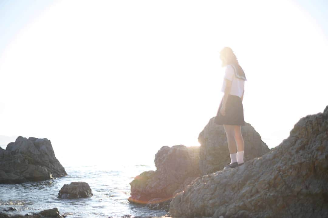 桜羽萌子さんのインスタグラム写真 - (桜羽萌子Instagram)「明日天気にな～れ！  #jp_portrait  #coregraphy  #東京カメラ部 #sea #狐面堂  #foxface  #セーラー服  #model #actor  #followｍe  #その瞬間に物語を  #キリトリセカイ #夕暮れの海  #写真で奏でる私の世界」9月5日 19時15分 - tktkpengin