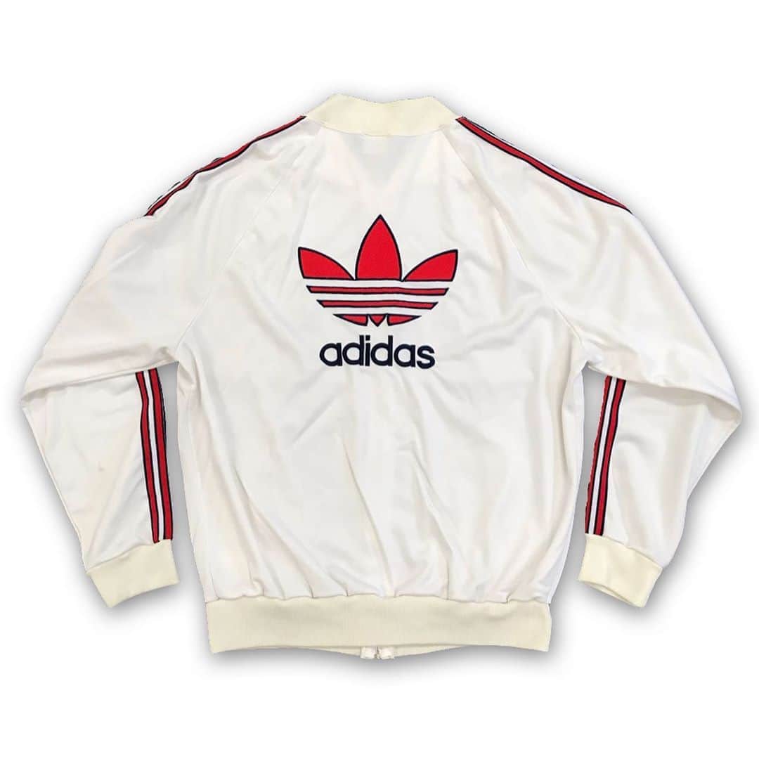 ジャムルさんのインスタグラム写真 - (ジャムルInstagram)「80's adidas Track JKT　WHT ¥9000+tax .  80年代 USA製のスリー・ストライプ、adidas の超定番ジャージTOPS。 本国アメリカでも既にヴィンテージ扱いで、日本よりも高いイメージです。  背面に大きく入ったトレフォイル・マークが最高！  Tシャツの上から軽く羽織るだけでスタイルが完成する超便利なアイテム .  WEB SHOPに入荷しております。 是非ご覧ください。 jammru.com  #お問い合わせはお電話で承ります #jammru#adidas #osaka  #fashion  #streetstyle  #streetfashion  #vtg  #vintage  #used  #usedclothing  #古着 #古着屋 #ファッション #70s #80s #90s #ご来店の際はマスクの着用をお願い致します」9月5日 19時23分 - jammru