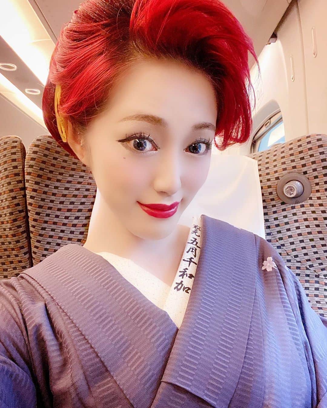五月千和加さんのインスタグラム写真 - (五月千和加Instagram)「. 久々のロケ🎥✨✨❗️ またO.Aお知らせします☺️♥️  #着物 #赤髪 #アリエル #着物ヘア  #着付け   🎀🎀🎀🎀🎀」9月5日 19時28分 - satsuki_senwaka