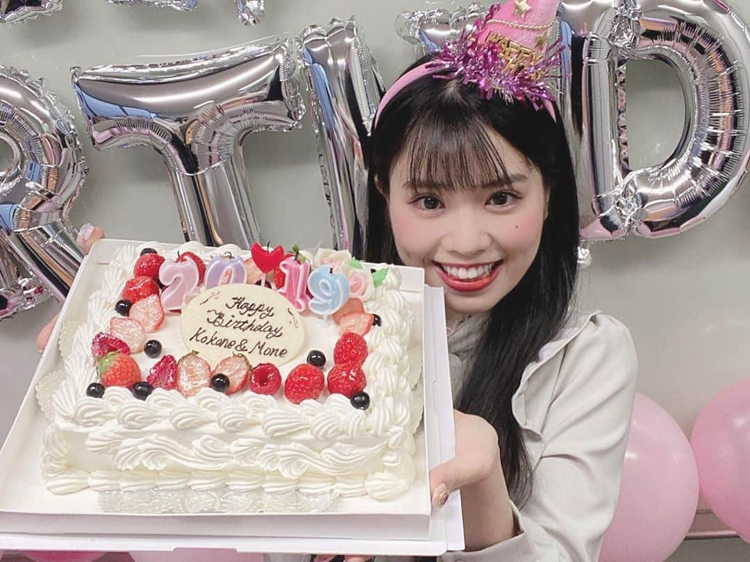 堤もねさんのインスタグラム写真 - (堤もねInstagram)「ぴるあぽメンバーにお誕生日お祝いしてもらいました👏🏻💕  何も知らなかったからびっくり...🎂 美味しいケーキにかわいいプレゼント🎁  幸せ満開でした🙌🏻💗💗  みんなありがとう！！！！！💕💕💕  そしてねち！！　 19歳おめでとう🌸」9月5日 19時32分 - mone._.mone