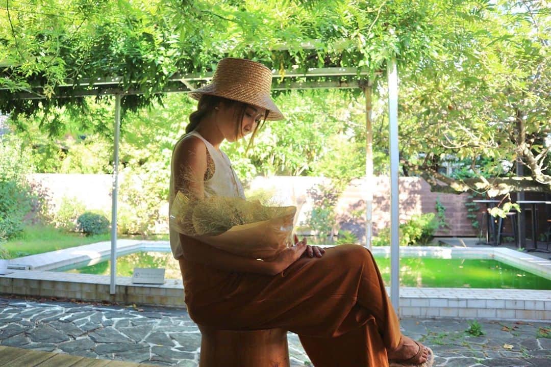 RENA のインスタグラム：「鎌倉市役所近くにあるHANASHIGEっていう花屋さんが好きでブリザードフラワーを買いに行きます🌿 ． 今日行ったらSALEしてたからなんとこれ300円だったんだ！ ． ブリザードフラワーの数が少なくなってたから聞いたら次は冬になるくらいに出すって言ってた ． またお部屋に飾る用に買った❤︎ ． 次は冬になる頃にまた行こ🌿 ． ． #花のある暮らし #ブリザードフラワー #緑のある暮らし #湘南 #鎌倉 #花屋さん #green #healthylifestyle #shonan #hanashige」