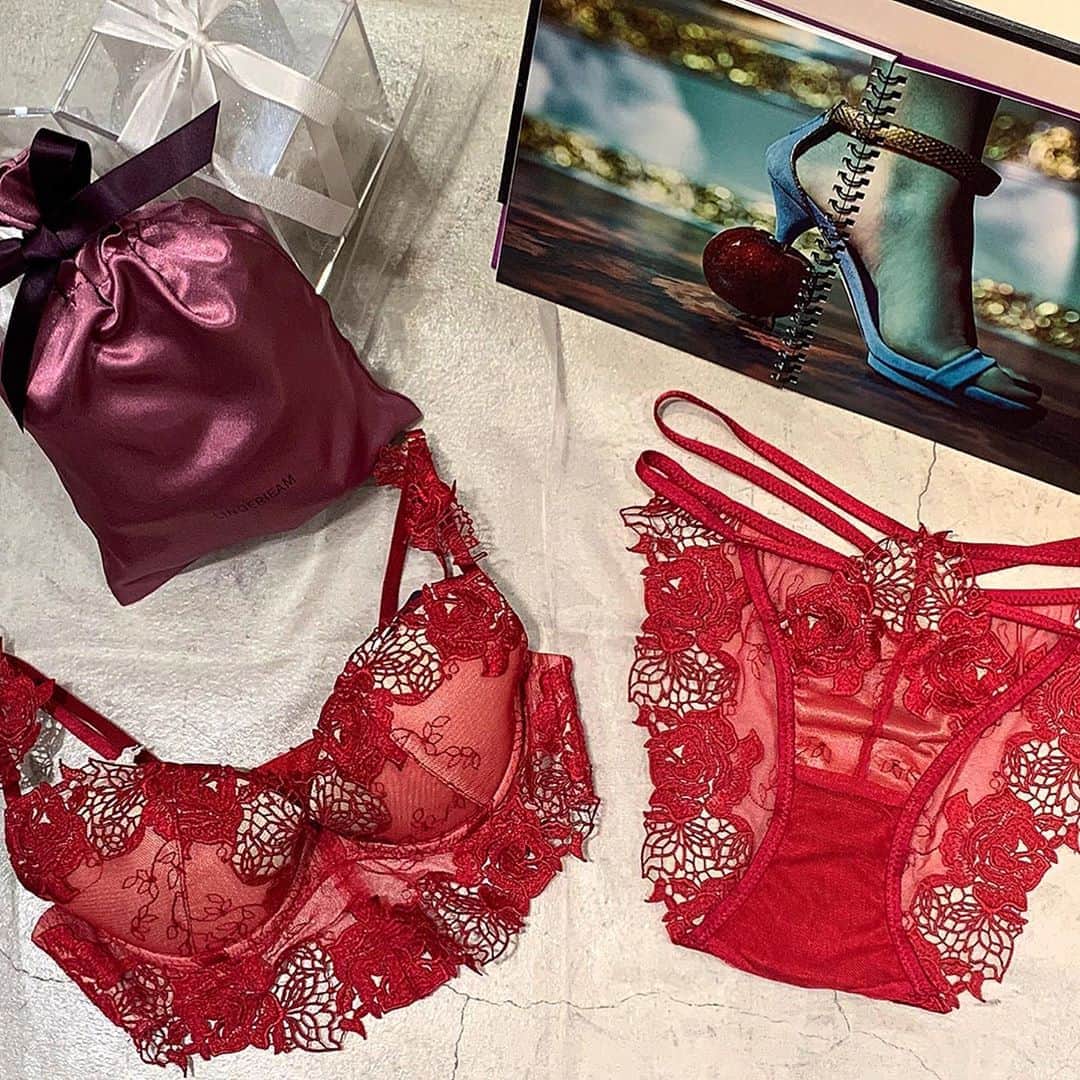 Ravijour札幌4丁目プラザ店のインスタグラム：「@lingerieam_official   ✔️ローズガーデングラマーアップ  ローズモチーフレースと 素肌を透かすレースとチュールが セクシーなランジェリー❤️  詳細はブログ更新してます！ トップのURLから飛んでください✨  #ravijour #ravijourstaff  #ravijour_official  #ravijoursapporo  #ラヴィジュール」