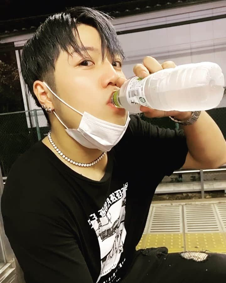 EINSHTEINのインスタグラム：「22歳最後の夏の終わり。🌃🍼」