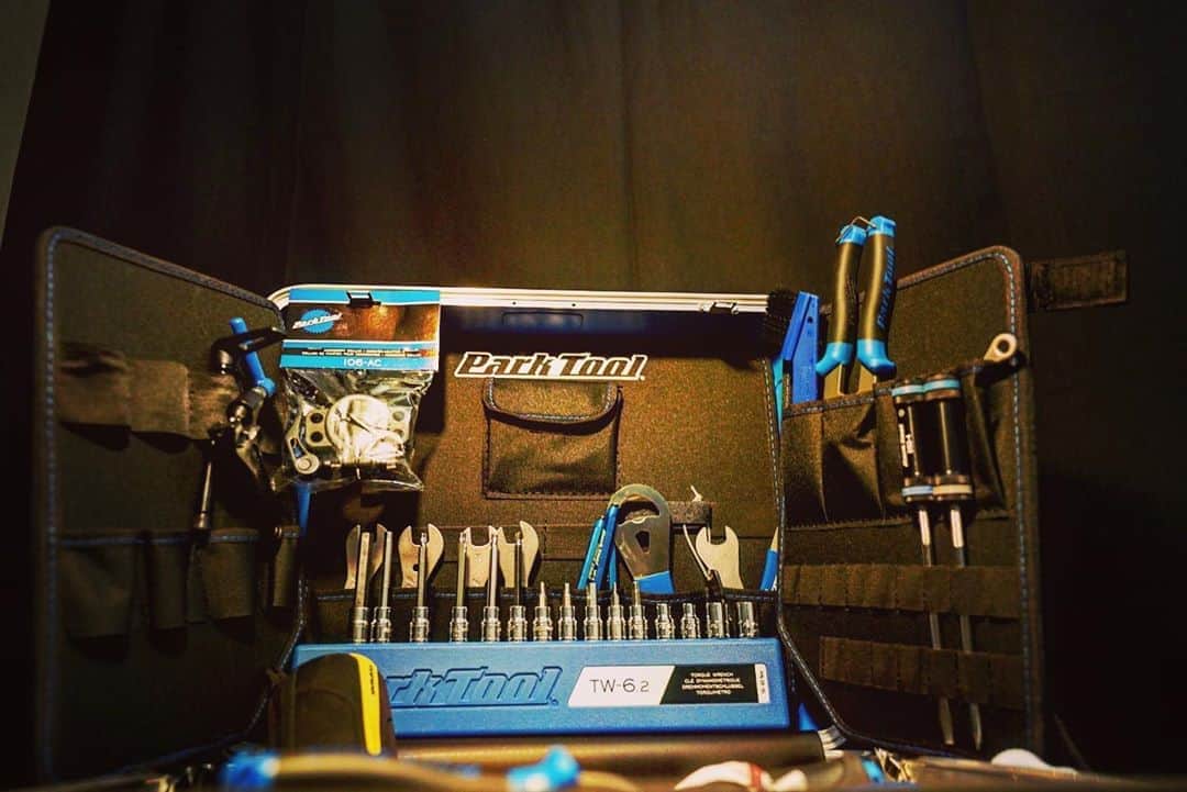 土井雪広のインスタグラム：「男の工作用具良いよね。 皆さんの好きな工具はなぁに？  #parktool」