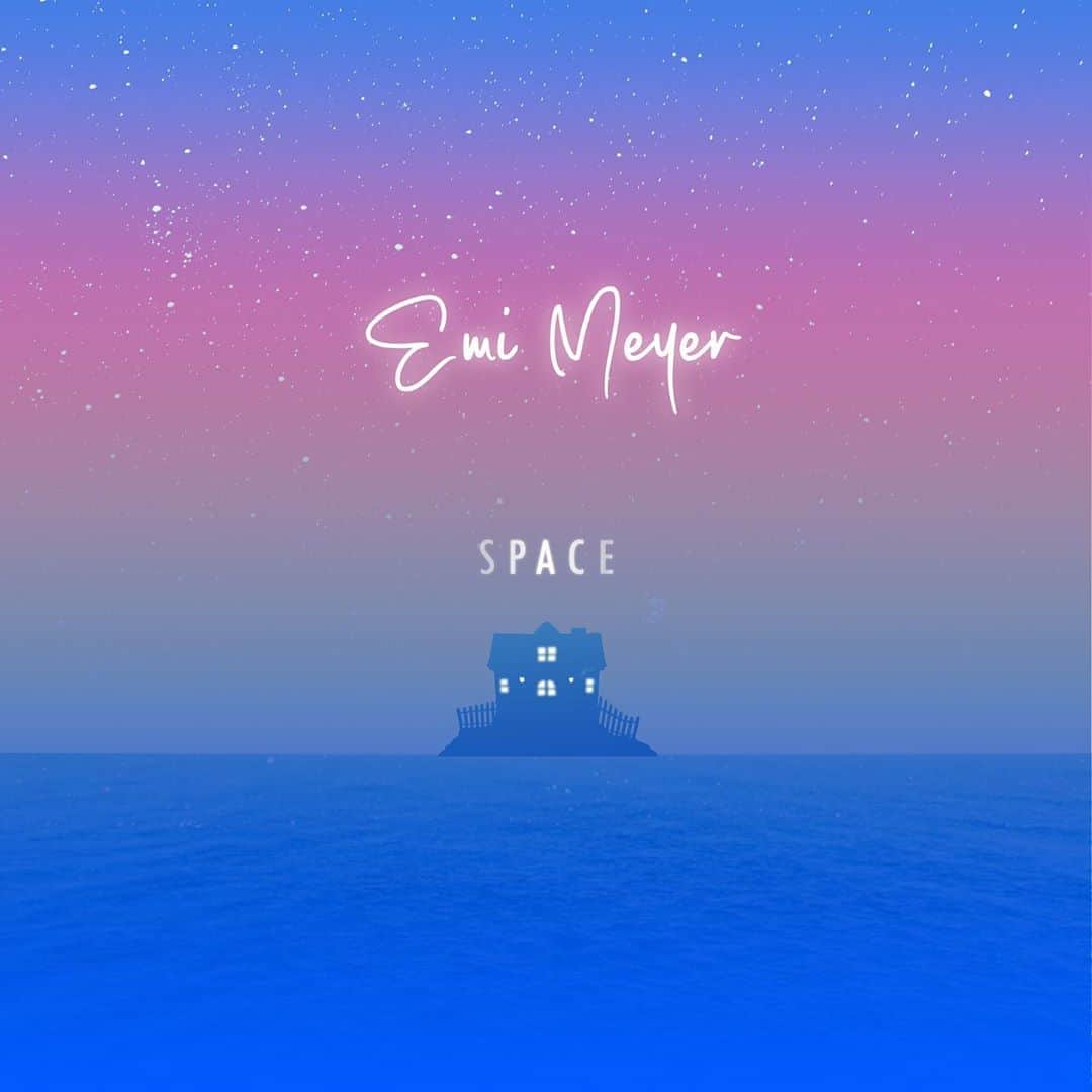 エミ・マイヤーのインスタグラム：「“Space” is out everywhere.  I didn’t realize the new context with which the song would be interpreted. Thank you @popmatters and #jammerzine for the reviews❤️  Artwork by @thesolosocialite 🔥Music video by her coming this weekend.  “She asks herself “How much space is enough?”. Quarantine re-contextualizes the track as it sheds different lights on relationships. People thought to be close become far while others considered more distant become closer than ever before.”  // 「スペース」という曲を海外でリリースしました！今のソーシャルディスタンスで歌詞から新しい意味が読み取れます。」