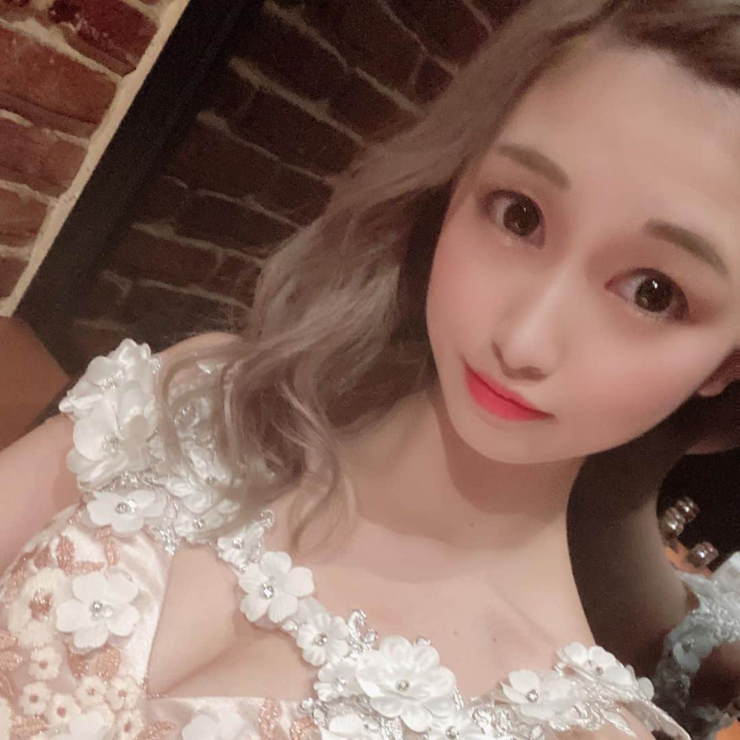 うららさんのインスタグラム写真 - (うららInstagram)「ドレス交換こしました💕  #姉妹ショット #姉妹　#キャバ嬢 #キャバ #アジアン #azian #ドレス　#歌舞伎町 #歌舞伎町キャバ嬢」9月5日 20時00分 - urara_azianclub