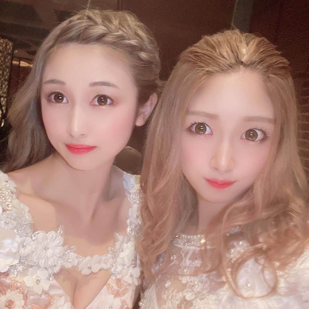 うららのインスタグラム：「ドレス交換こしました💕  #姉妹ショット #姉妹　#キャバ嬢 #キャバ #アジアン #azian #ドレス　#歌舞伎町 #歌舞伎町キャバ嬢」