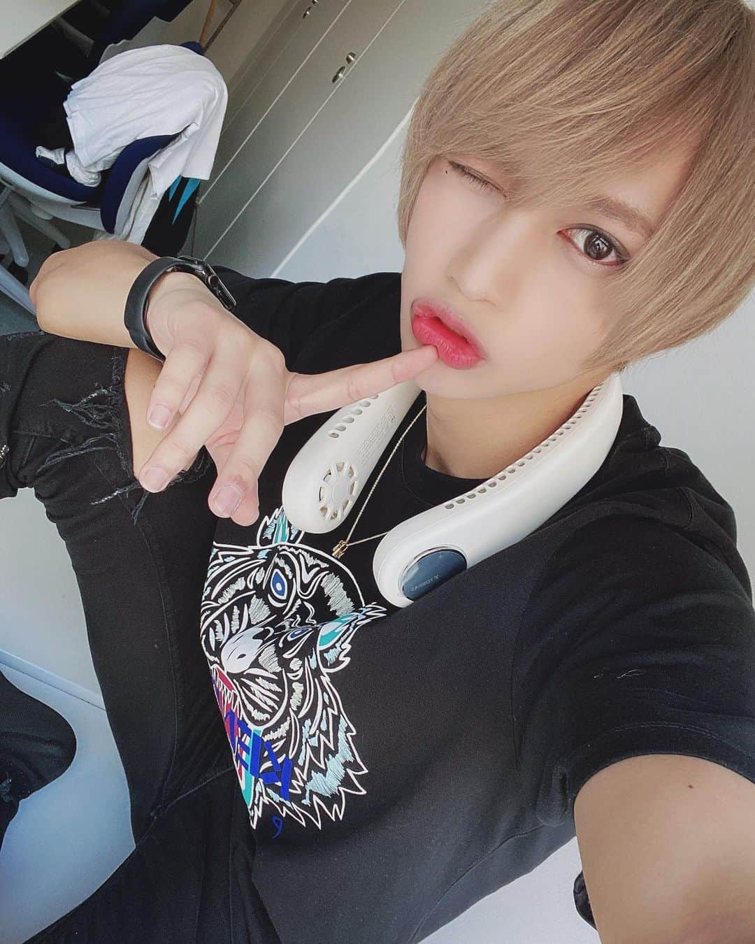 HAUさんのインスタグラム写真 - (HAUInstagram)「お久しぶりですねからの#上目遣い 髪切る前です ⬜️⬛️🟪🟦🟩 #vietnam #vietnamese  #followback #instagramers #tweegram #photooftheday #20likes #amazing #follow4follow #like4like #look #instalike #igers #picoftheday  #instadaily #instafollow #followme #instagood #bestoftheday #instacool #carryme #follow #style」9月5日 20時00分 - haupika_bw