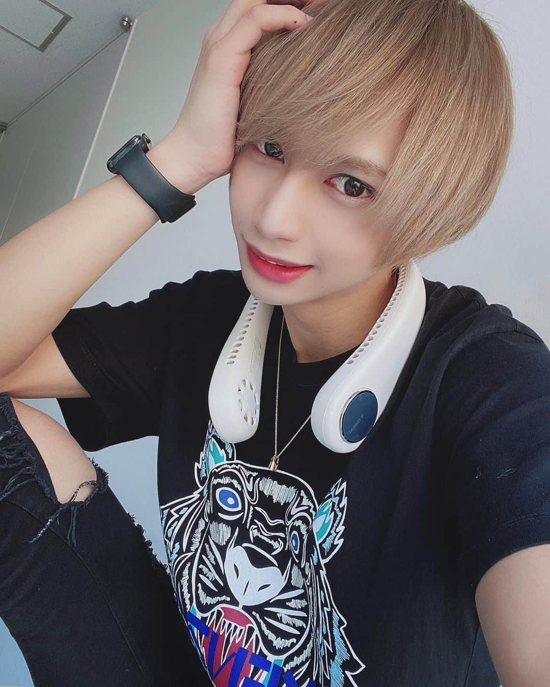 HAUさんのインスタグラム写真 - (HAUInstagram)「お久しぶりですねからの#上目遣い 髪切る前です ⬜️⬛️🟪🟦🟩 #vietnam #vietnamese  #followback #instagramers #tweegram #photooftheday #20likes #amazing #follow4follow #like4like #look #instalike #igers #picoftheday  #instadaily #instafollow #followme #instagood #bestoftheday #instacool #carryme #follow #style」9月5日 20時00分 - haupika_bw