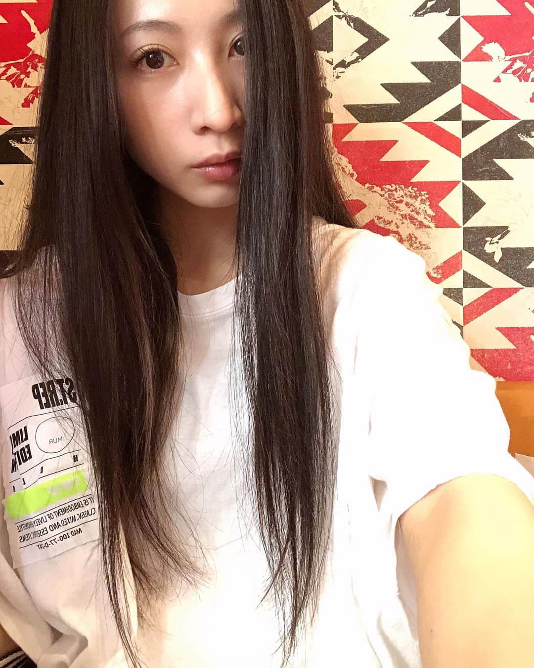 のインスタグラム：「﻿ 今日は2nd singleの撮影へ向けて美容室へ行ってきました💈﻿ この写真は美容室へ行く前の写真です📸﻿ どんな髪型になったのかは、2nd singleの続報をお待ちください😊﻿ ﻿ I went to the hairdresser for shooting and filming for my 2nd single today💈﻿ This picture is before going there📸﻿ Are you interested in my new hairstyle? Please wait until we officially open the additional information about my 2nd single😊﻿ ﻿ ﻿ #しばらく自撮りお休みです﻿ #作品や楽曲のことを考えながら﻿ #いろいろ作るの﻿ #楽しい」