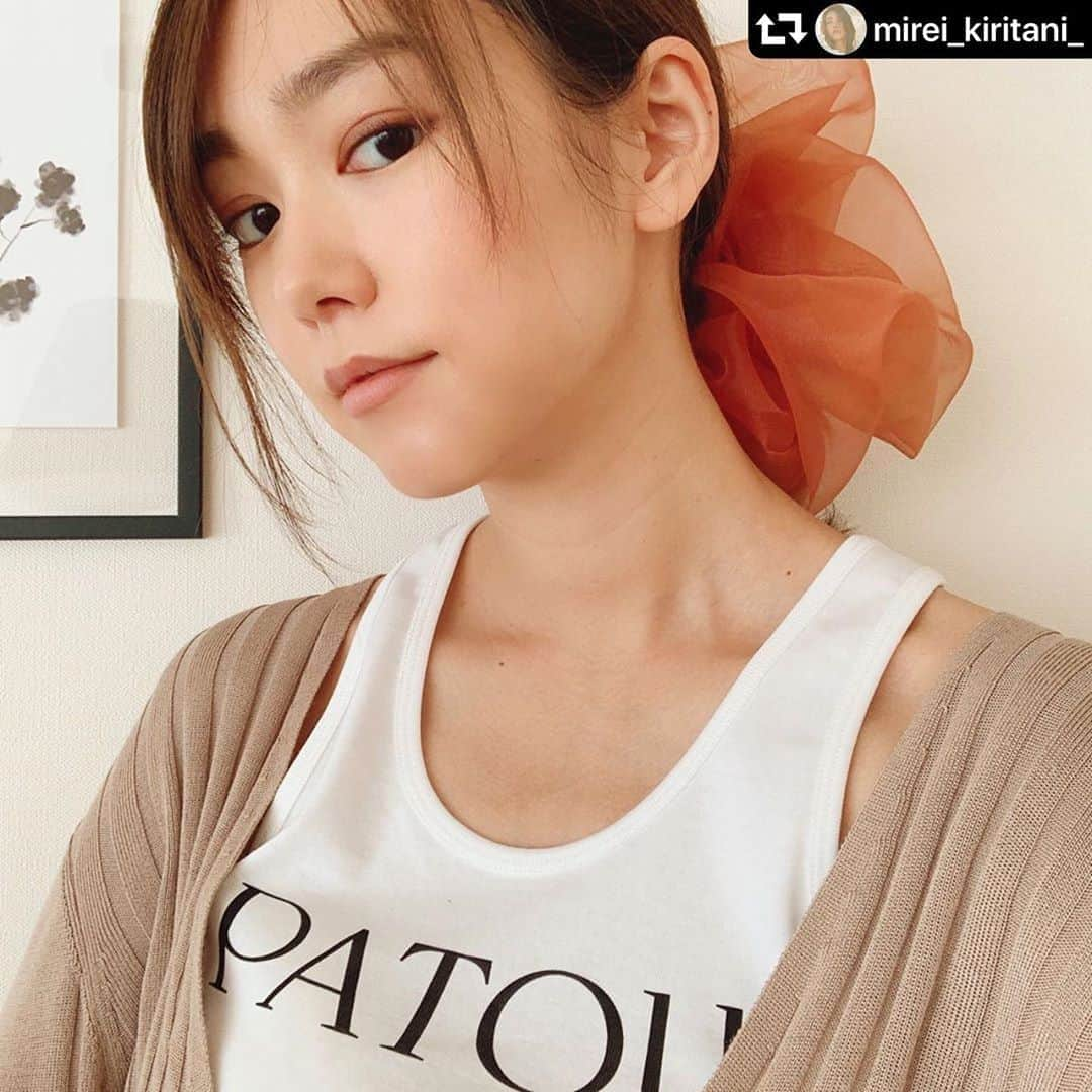 Taki Tanakaさんのインスタグラム写真 - (Taki TanakaInstagram)「#mireikiritani in PATOU  #桐谷美玲 さん #🖤🖤🖤 #パトゥ  #repost @mirei_kiritani_ ・・・ 最近ゲットしたこのおっきいシュシュ。簡単につけるだけでめちゃくちゃかわいい❤️ロゴタンクも着やすくていい感じ☺️ お気に入りに囲まれるって幸せ🥰 #patou  @patou  @guillaumemarcdamienhenry   #LesFillesEnPatou   #izastagram」9月5日 20時16分 - tanakataki