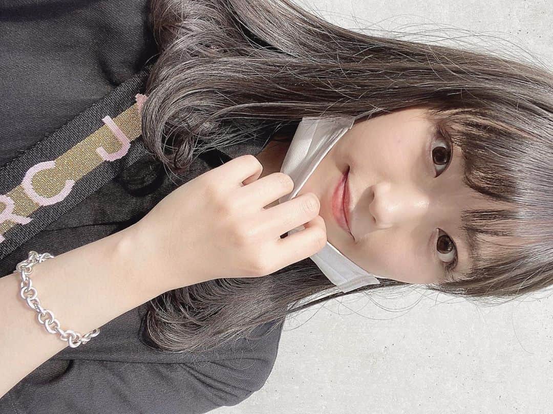 渥美友里恵のインスタグラム：「「🙂」﻿ ﻿ #暑い﻿ #長月﻿ #9月」