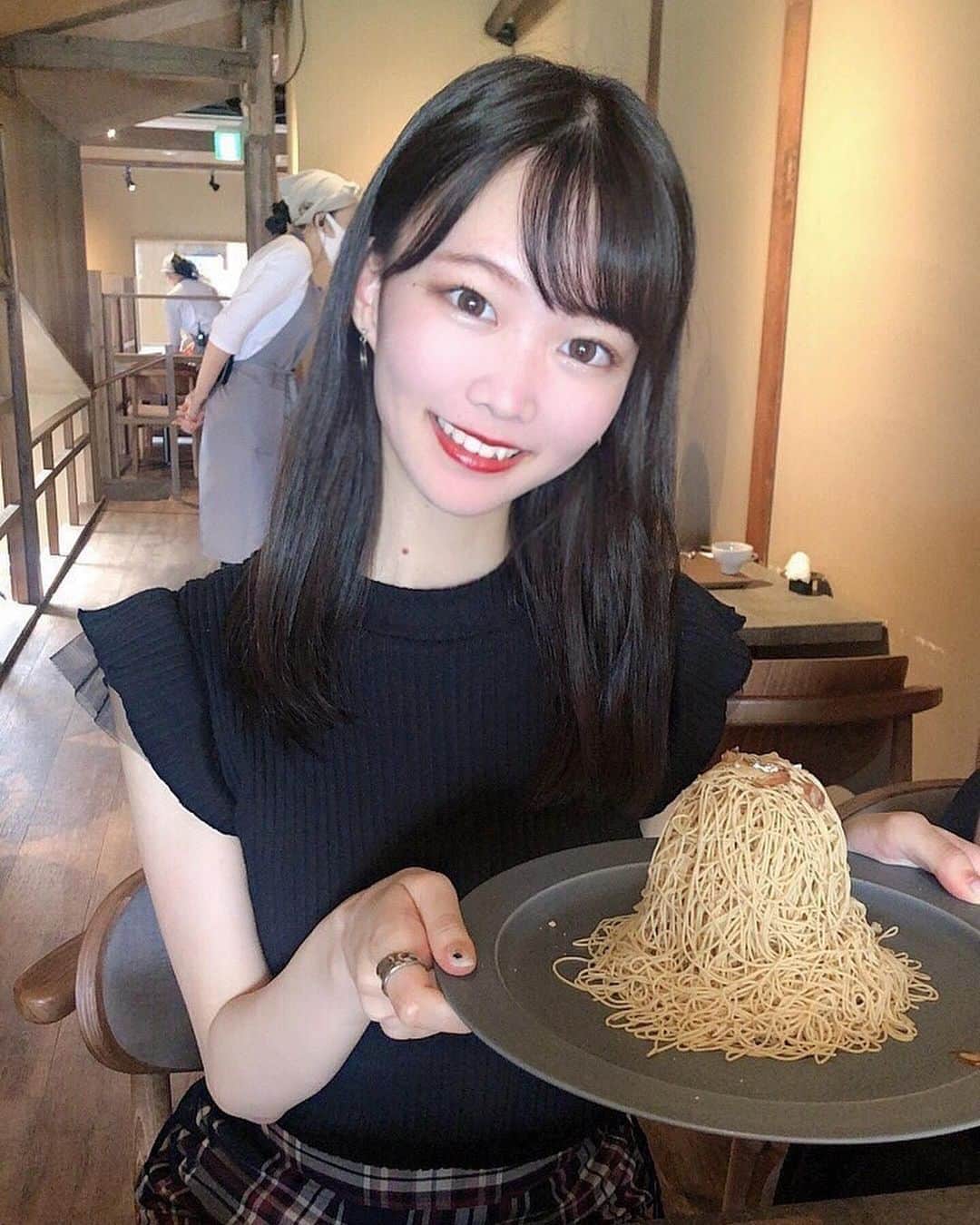 齋藤佳穂のインスタグラム：「先日京都のカフェに行ってきました🌿 モンブランとっても美味しすぎて感動した🥺  #ミスキャンパス立命館 #ミスキャンパス立命館2020 #ミスキャン #ミスキャンパス #ミス立命館 #立命館大学 #京都 #女子大生 #京都カフェ #京都スイーツ #京都グルメ #モンブラン #mcr2020 #mcr #bkc #ritsumeikan」