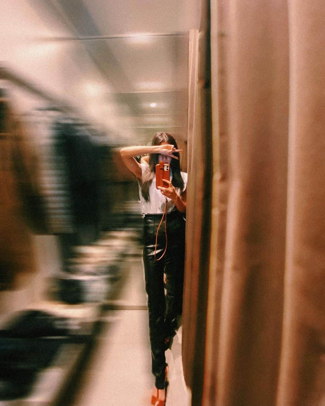 のインスタグラム：「✌️🖤 #fashion #mystyle #ザラコーデ」