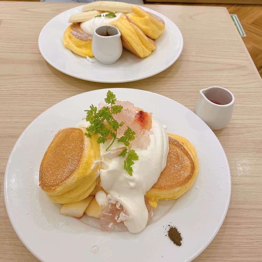 湯本亜美さんのインスタグラム写真 - (湯本亜美Instagram)「ㅤㅤㅤ #幸せのパンケーキ 美味しすぎて幸せでした🥞🍴 大好きな桃のパンケーキだよ〜！🍑♡」9月5日 20時41分 - amiyumoto_official