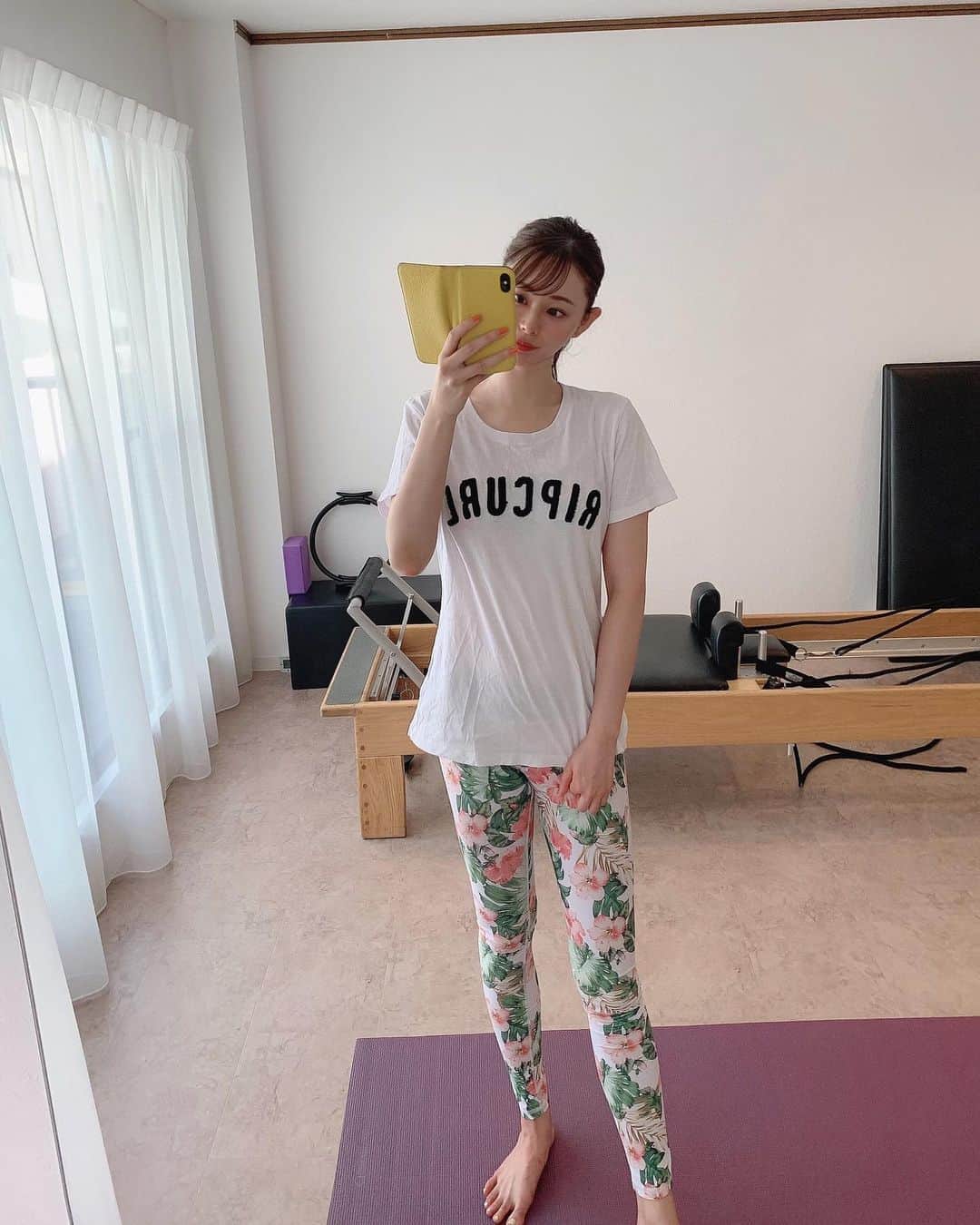 のインスタグラム：「ㅤㅤㅤ  ㅤㅤㅤ いつも楽しい楽しいピラティス💓ㅤㅤㅤㅤㅤㅤ  ゆ〜っくりじわじわ効いて 次の日はインナーマッスルが 筋肉痛になってるのが分かる！ㅤㅤㅤ  いつもピラティス行った後は身体スッキリするねん！！🥺 これからもよろしくお願いします🥰  ㅤㅤㅤ  田中みな実さんもリフォーマーやってて あの神BODYにはなられへんやろうけど 近付けるように頑張る〜✌️！！！ 福島駅から徒歩3分くらいのとこにあるよ🤗 ㅤㅤㅤ  #ピラティス #pilatestoday #pilates  #福島ピラティス #大阪ピラティス  #リフォーマー #福島トレーニング #パーソナルトレーニング #田中みな実 #大阪パーソナルトレーニング」