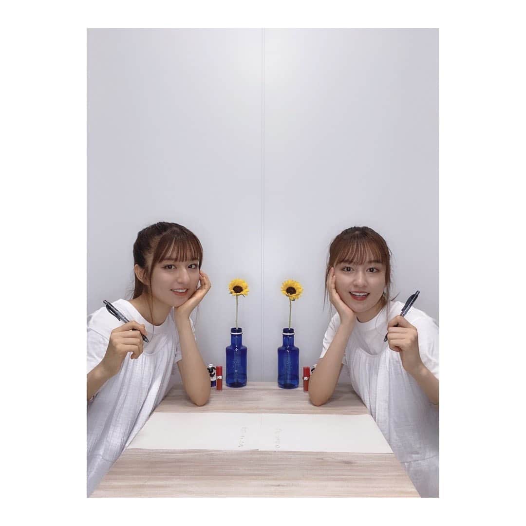 のインスタグラム：「. 今日のtiktokで マジックしたよ🤣✌🏻 是非見てください〜 #りかりこ #双子 #ミラーチャレンジ #mirrorchallenge #twins #instalike #followｍe」