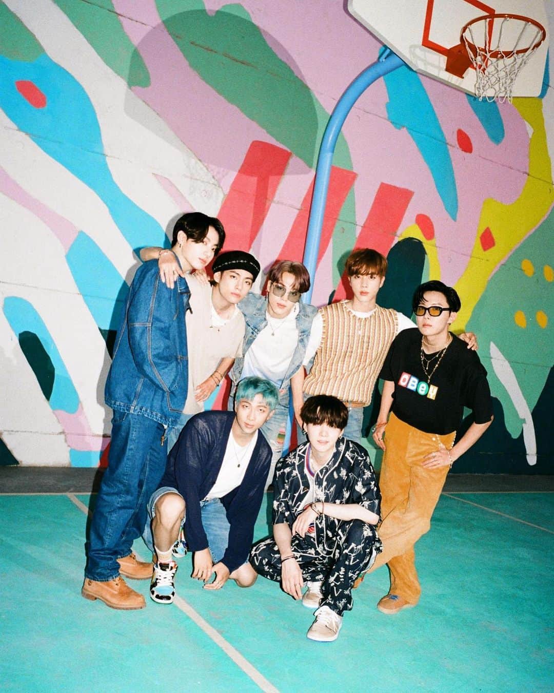 日本テレビ「The Music Day」のインスタグラム：「🌹出演者情報続々🌹  大人気韓国ボーイズグループ  #BTS が今年も出演決定❗🎉  披露する「Dynamite」はなんとアジアから57年ぶりに全米ビルボード１位✨を記録した 世界的大ヒットソング‼️圧巻のステージをお見逃しなく❗  #MUSICDAY の放送は9月12日14:55〜👍 他にも豪華出演者が目白押し！ 詳しくは番組ホームページをご覧ください🎀」
