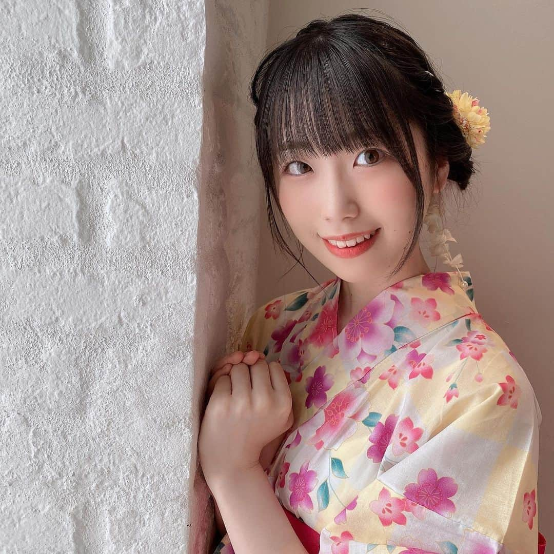 小川紗奈のインスタグラム：「浴衣好きなんだーー🌼﻿ ﻿ 1年の中でも着れるの限られてるから特別感ある...💭﻿ ﻿ ﻿ #浴衣 #浴衣ヘア #ヘアアレンジ #黄色 #夏 #夏祭り」