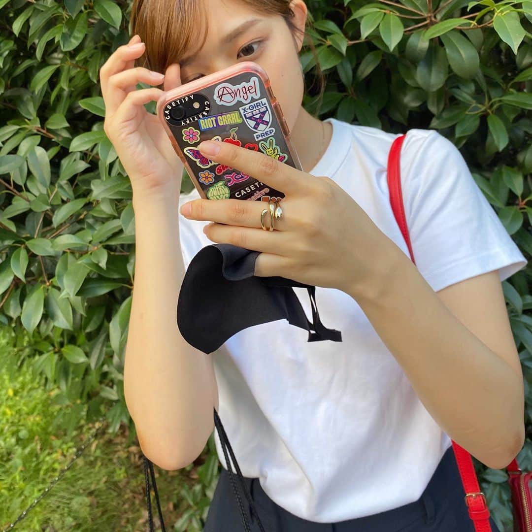 田谷菜々子さんのインスタグラム写真 - (田谷菜々子Instagram)「🍒🐰🌼🦋 iPhoneケースの柄がどんどん剥がれてきたで🌛」9月5日 21時02分 - nanako_taya