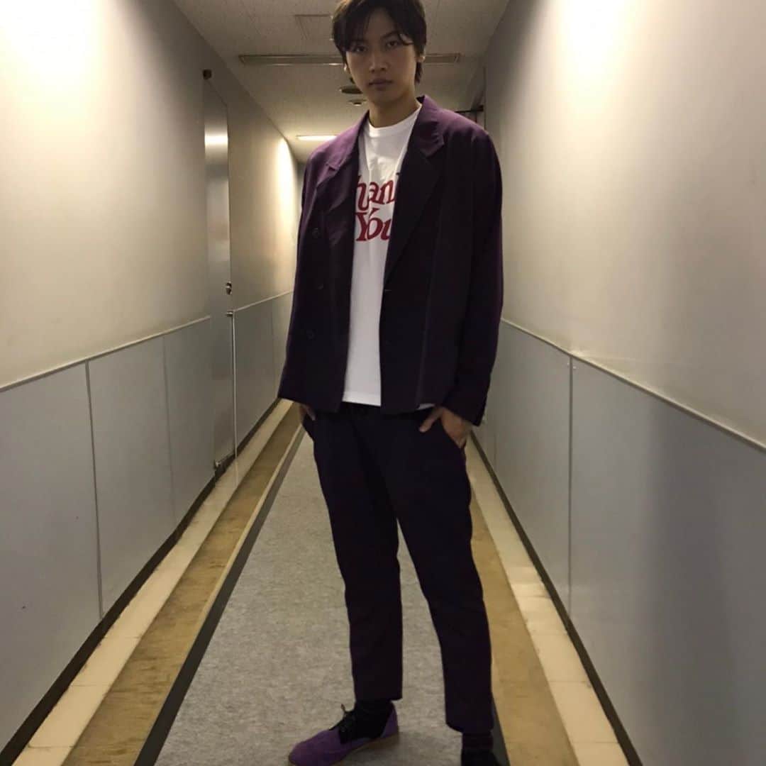 金井成大のインスタグラム：「今日の衣装 1. セットアップ @iroquois_head_shop Tシャツ @ok_yeah.jp  2. シャツ @nataldesign_office トップス、パンツ @shareef_official  3. シャツ the BLEU トップス、パンツ @iroquois_head_shop」