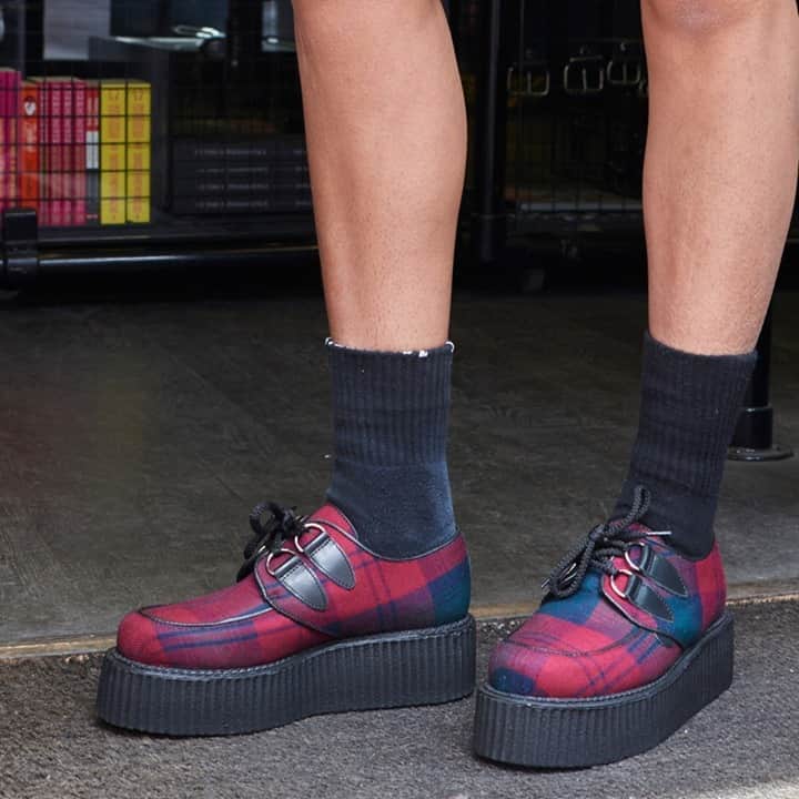 アンダーグラウンドのインスタグラム：「The Original Wulfrun Creeper- this version is finished in Authentic Tartan that is woven in the UK at a family-owned mill that supports sustainable manufacture. We produce these in limited numbers and have this Lindsay Clan tartan available together with other options.⁠ Algender from our online store.⁠ ⁠ ⁠ ⁠ #UndergroundEngland #UndergroundShoes #UndergroundCreeper #WulfrunCreeper #Creepers #Underground #Wulfrun #OriginalCreeper #algender」
