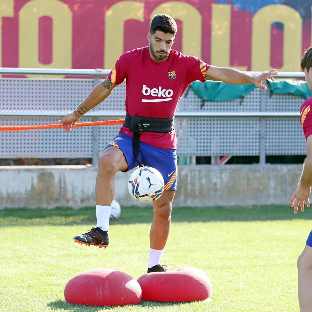 ルイス・アルベルト・スアレスさんのインスタグラム写真 - (ルイス・アルベルト・スアレスInstagram)「Nunca dejaré de seguir disfrutando de algo que siempre quise. ⚽️ ⚽️💪💪 #siemprepositivo #nadiemequitalailusión」9月5日 21時10分 - luissuarez9