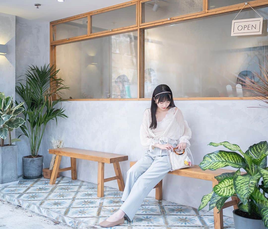 キアナのインスタグラム：「コロナでおしゃれなカフェ巡りに夢中☕️🤍」