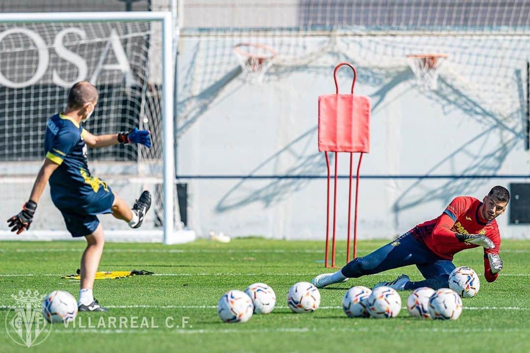 ヘロニモ・ルジのインスタグラム：「Primer entrenamiento siendo un groguet 😁💛」